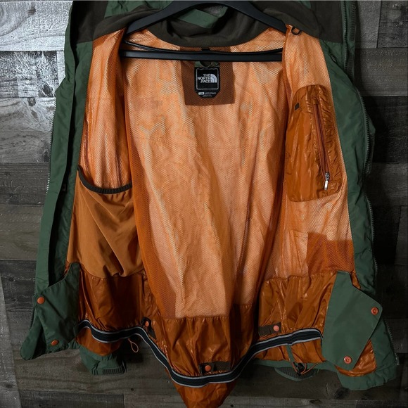 SOLD The North Face Mens Rain Jacket Large - Picture 4 of 4